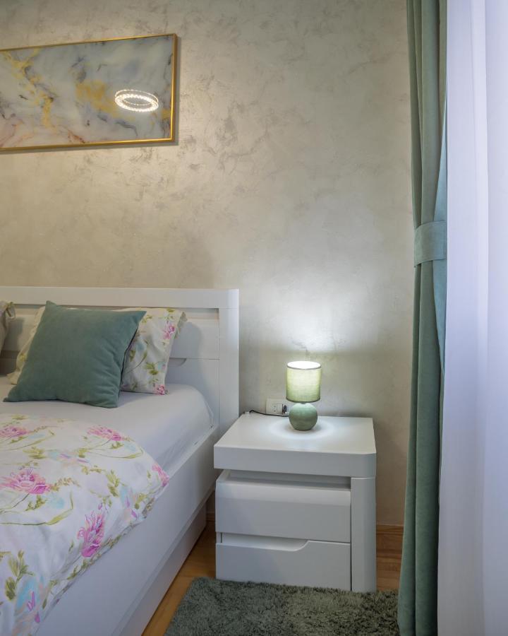 Lux Deluxe Apartment Жабляк Экстерьер фото